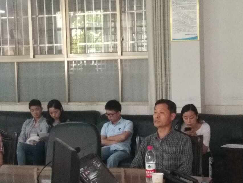 图二 彭金璋经理给同学们讲解讲座的目的及意义