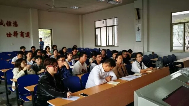 招新面试人员对竞聘同学进行考察